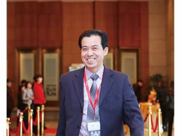 同大：小型吹塑設(shè)備初露崢嶸