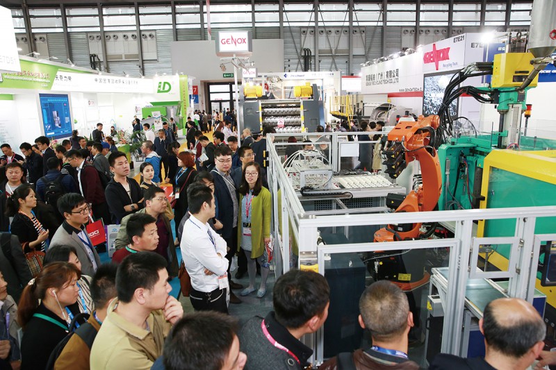 CHINAPLAS-2017國際橡塑展上設立-“智能裝備專區”,-匯聚高端展品,-除了展示機械手、自動化系統、控制器、傳感器外,還將引入智慧工廠的整體解決方案及3D科技區。