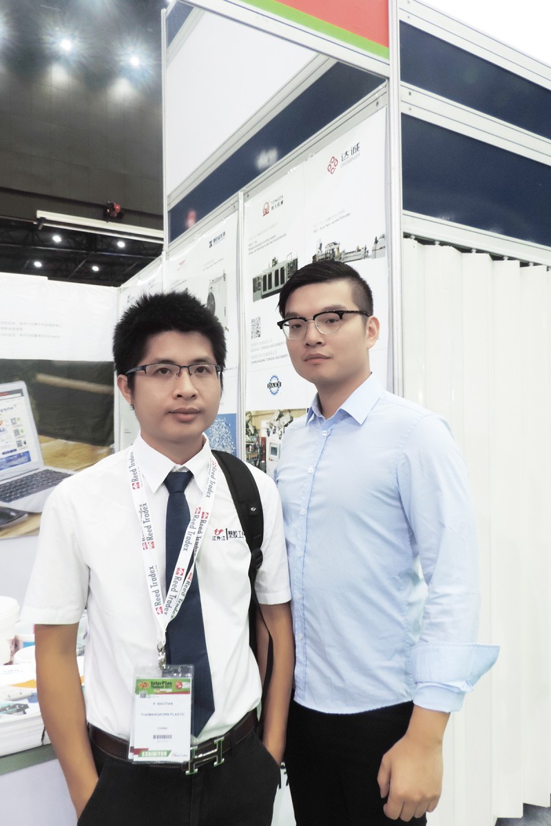 上海大可塑料機械有限公司張挺(右)