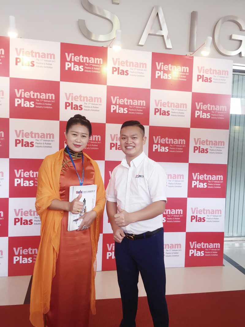 蘇州立注總經理蔡寶梅(左)與本刊記者合影