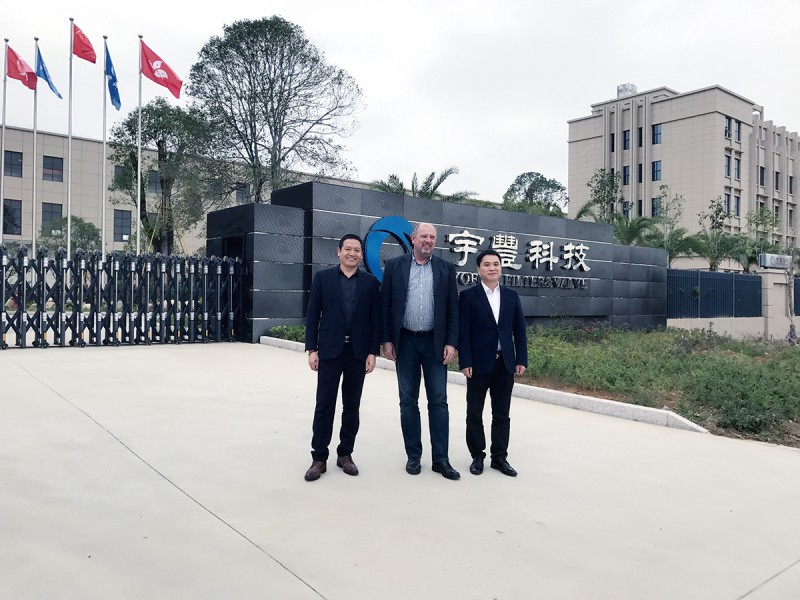 宇豐機械葉總(右)與潘總、客戶合影