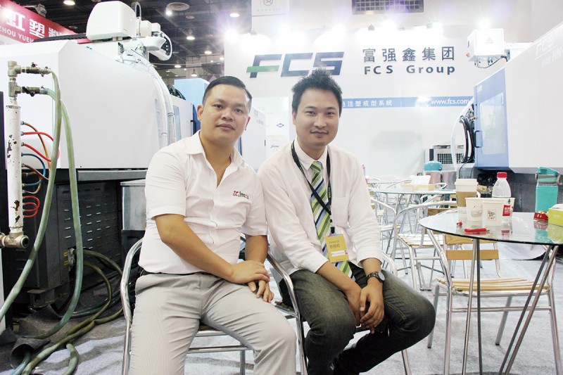 富強(qiáng)鑫-策劃部-鄔兢迪(右)與本刊記者合影