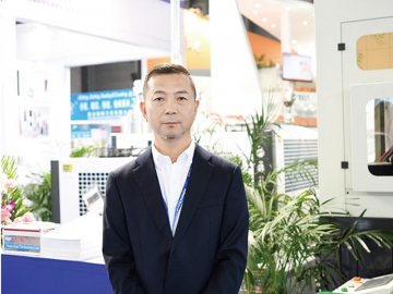 精業(yè)機(jī)器 專注中空成型技術(shù)