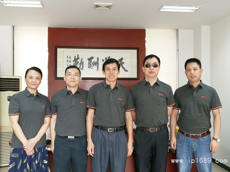 廣東威利堅機械集團董事長陳為群(中)