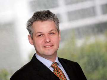 智能機(jī)器、生產(chǎn)和服務(wù)：三駕馬車?yán)瓌?dòng)恩格爾續(xù)寫新傳奇