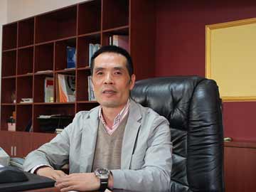 龍山鳳：全心全意做好行星擠出機