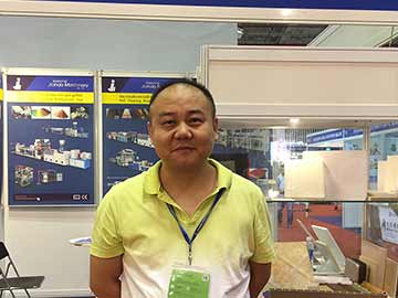 嘉好：仿木紋地板擠出生產(chǎn)線獨(dú)領(lǐng)風(fēng)騷