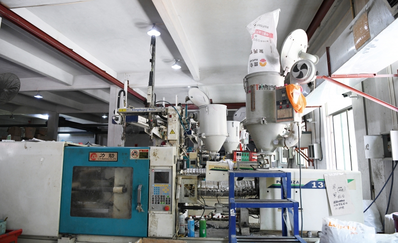 生產中的力勁注塑機-(2)