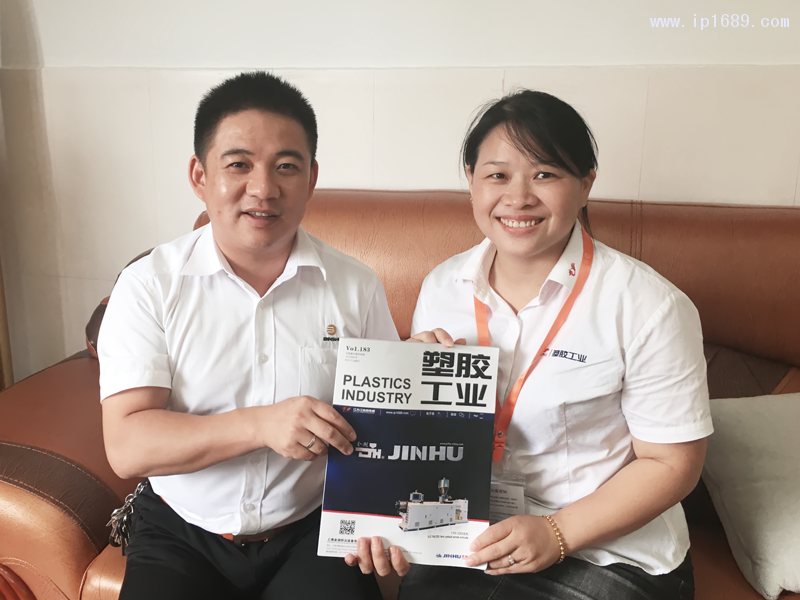 東莞市賓氏電子科技有限公司總經理李國亮(左)