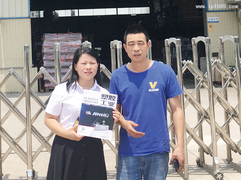 廣州市眾泰塑膠制品有限公司聶先生(右)倉管