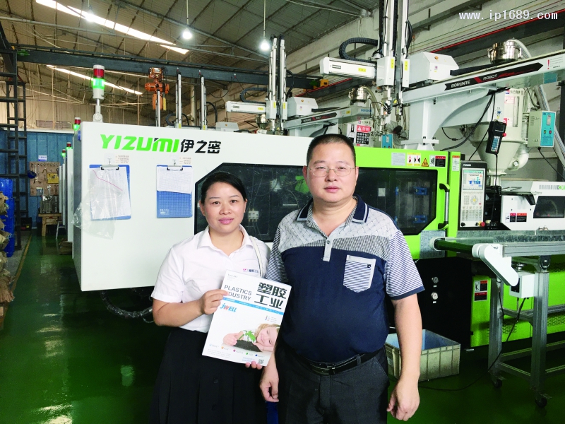 藍索注塑廠總經理楊清(右)