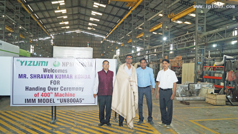 Shravan&nbsp;Kumar&nbsp;Konda-先生（左二）和伊之密印度子公司總經(jīng)理-Ramesh&nbsp;Varadan（右二）合影