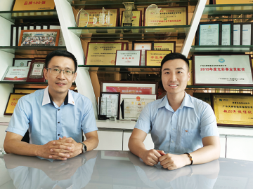 文穗：一邊是穩(wěn)，一邊是闖