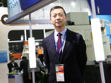 精業機器堅持創新，推進注拉吹技術