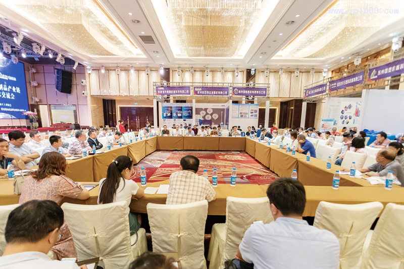 企業代表參加座談會。