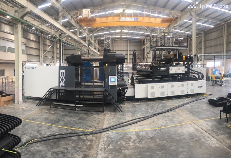 伯樂塑機生產(chǎn)車間