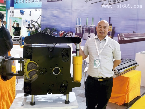 臺州市黃巖萊恩模業(yè)有限公司總經理羅日貴