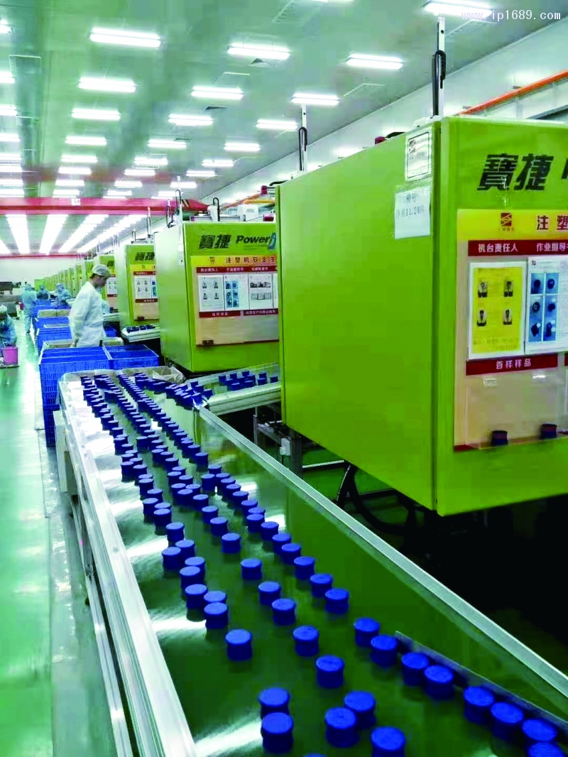 生產車間使用寶捷PET系列瓶坯專用注塑機