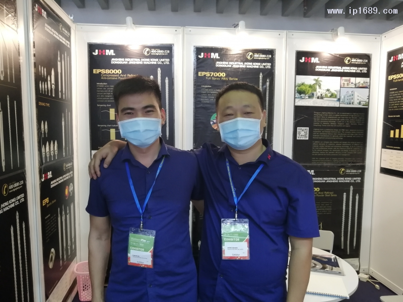 東莞精恒機(jī)械有限公司 經(jīng)理鐘欣樺（左）、副經(jīng)理田德杰（右）