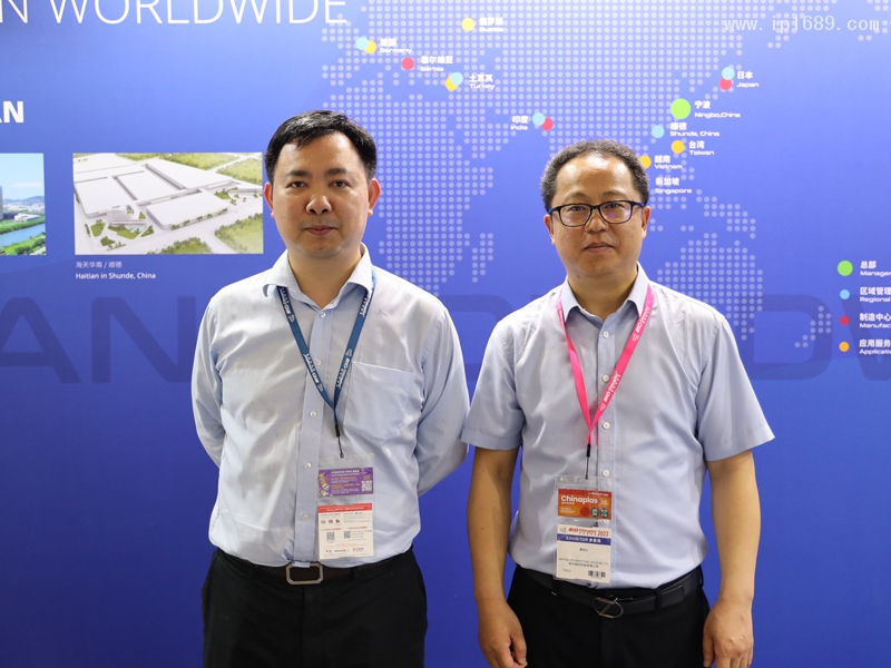 海天技術總監-傅南紅(右)