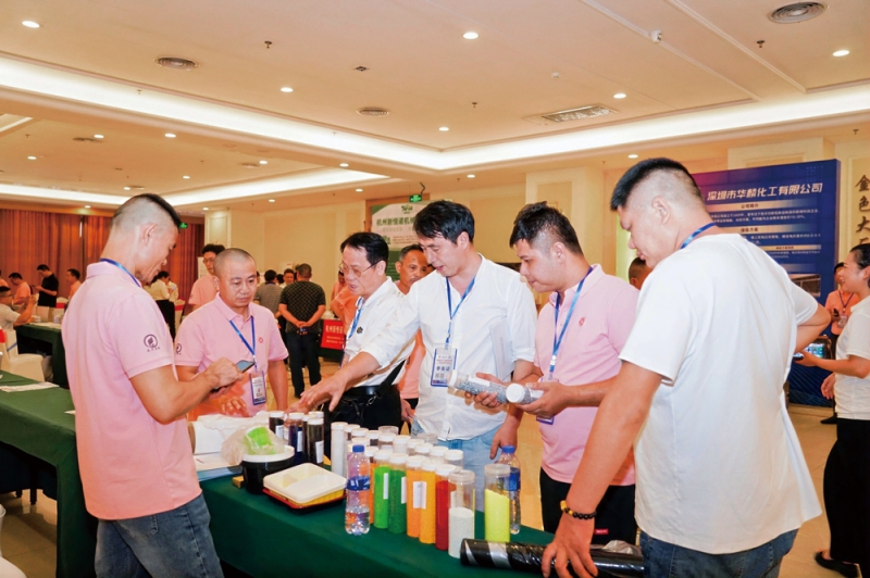 參會人員互相分享行業(yè)經(jīng)驗(yàn)