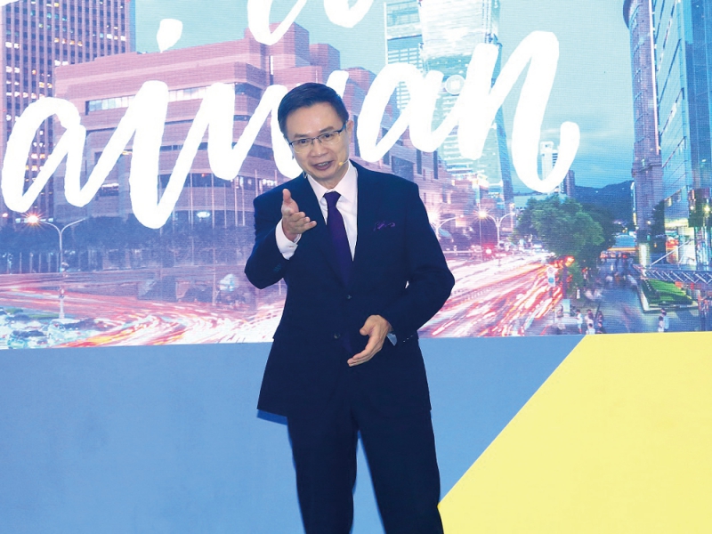 外貿協會董事長黃志芳于TaipeiPLAS-&-ShoeTech-Taipei-2024開幕典禮中致詞，歡迎國外買主-拷貝