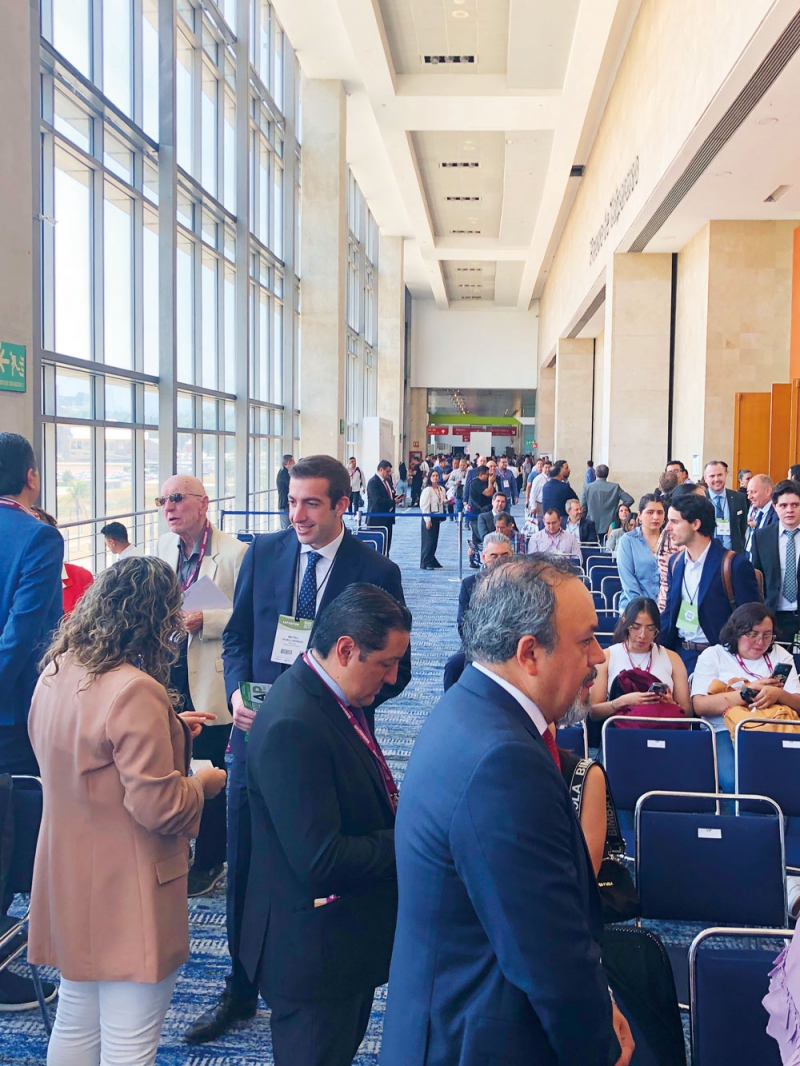 展會現(xiàn)場人潮涌動-拷貝