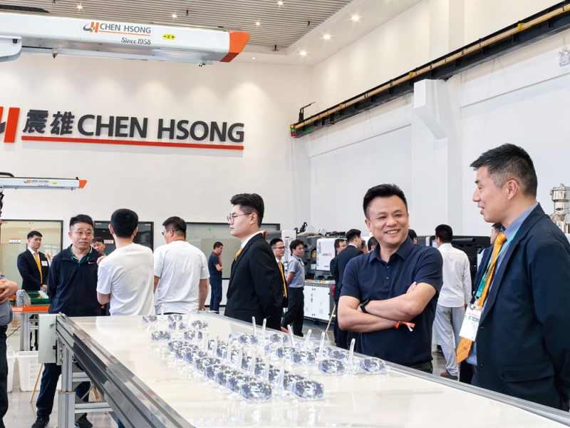 一系列創(chuàng)新成果的亮相將活動(dòng)推向高潮-拷貝