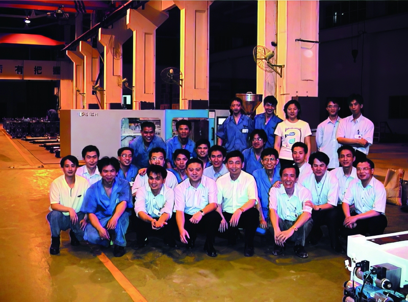 次年，博創第一臺注塑機BT80V-I交付客戶使用