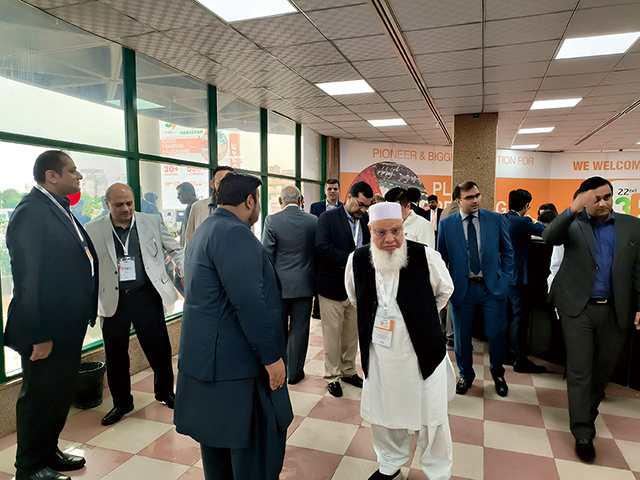 展館現場人潮洶涌